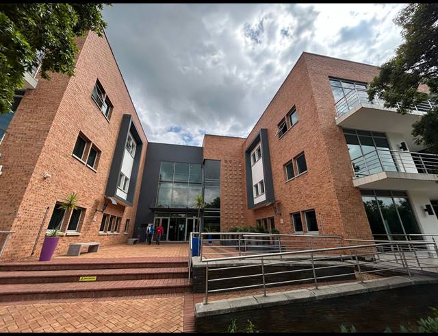 300M² OFFICE TO LET IN BRYANSTON